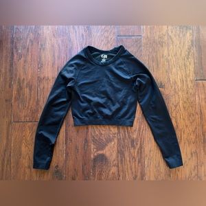 GB Long Sleeved Crop Top Black Size S/M (Activewear Top)